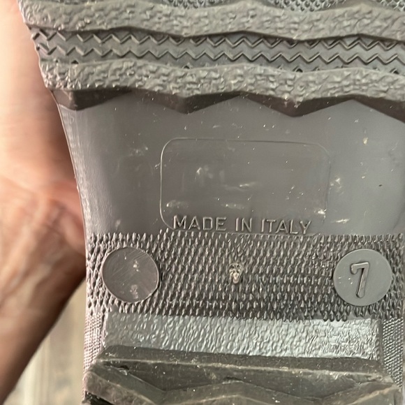 Stunning “Salvatore Ferragamo” rain boots - Picture 3 of 10